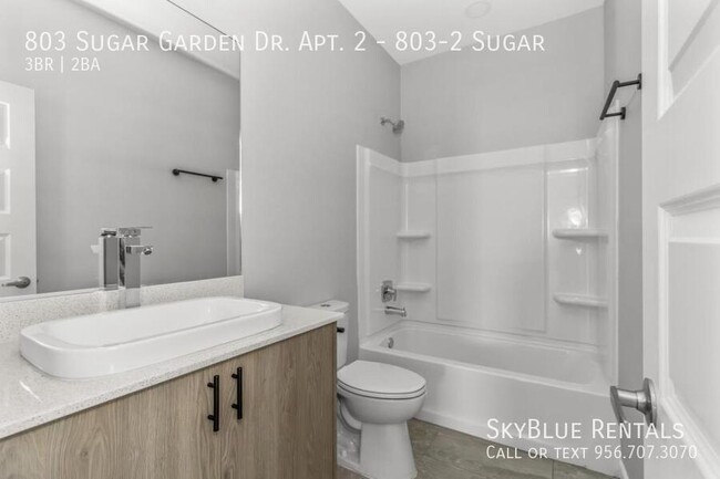 Foto del edificio - 803 Sugar Gdn Dr