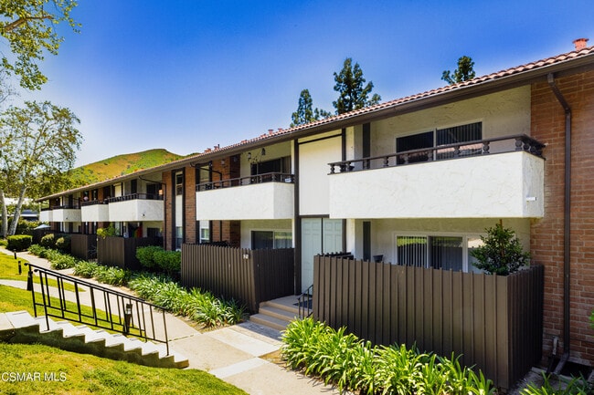 Foto del edificio - 31535 Lindero Canyon Rd
