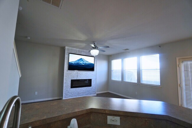 Foto del edificio - 12411 Oriole Lake Way