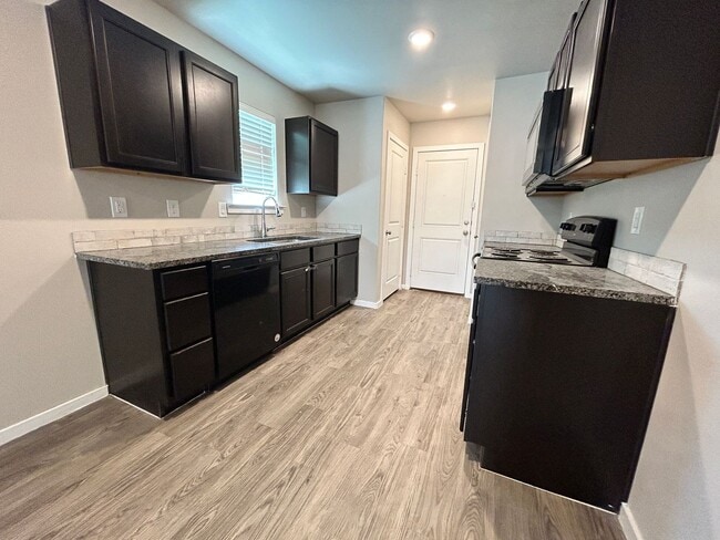 Foto del edificio - 3 bed 2 bath