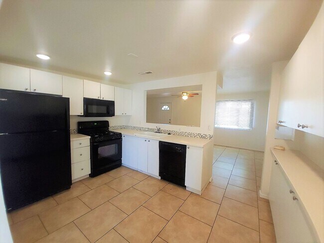 Foto del edificio - NORTH CENTRAL PHOENIX W/POOL!