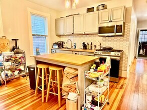 Building Photo - 56 Mansfield St