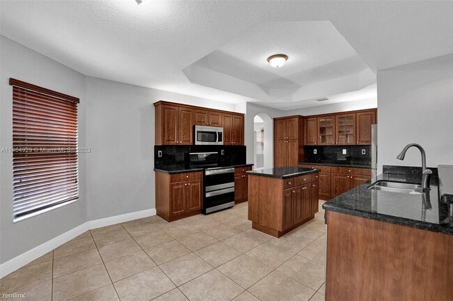 Building Photo - 5 br, 3 bath House - 2997 SW 156th Ave