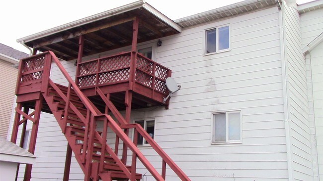 Building Photo - 425 Kensington Ave