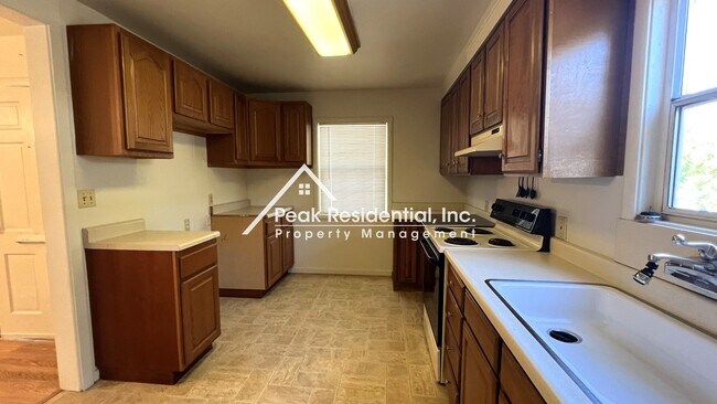 Building Photo - Wonderful 3bd/2ba East Sacramento Home!