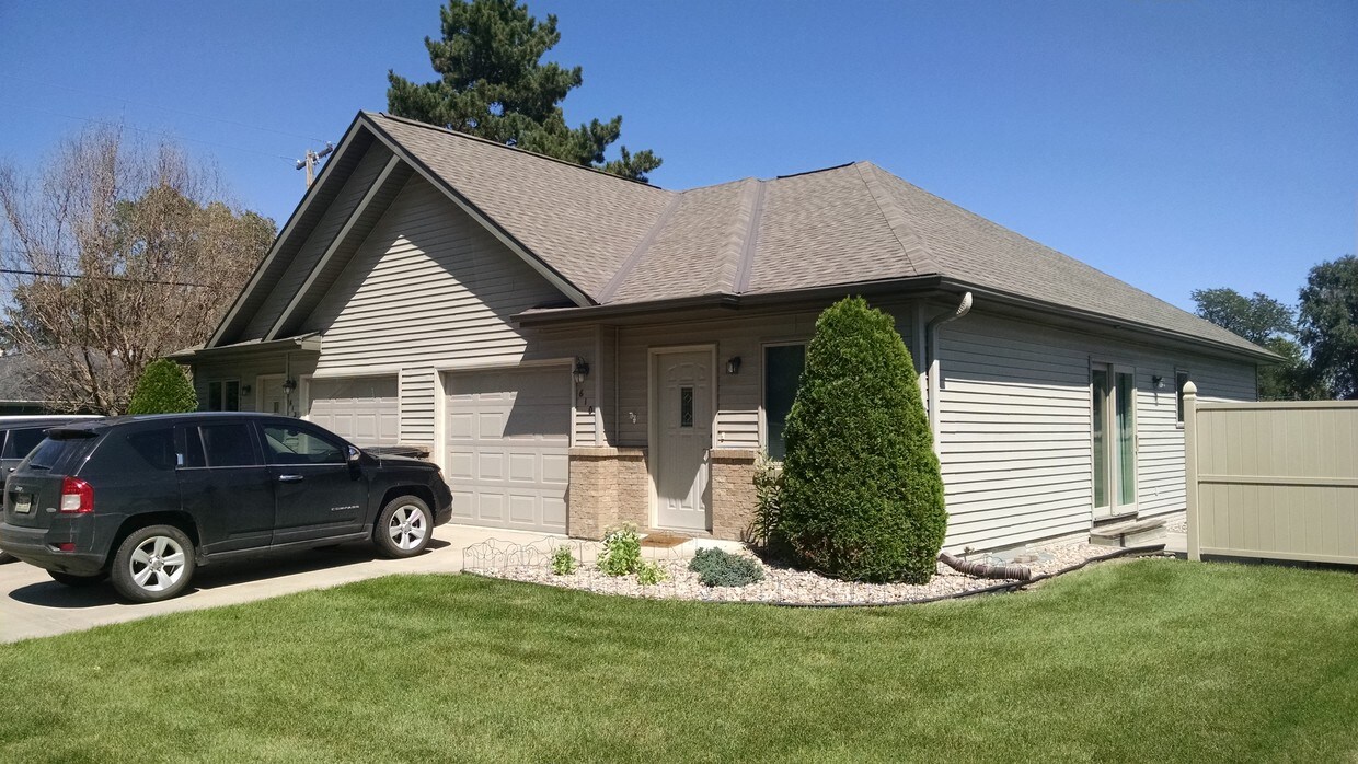 610 N 2nd Ave, Hastings, NE 68901 Townhouse for Rent in Hastings, NE