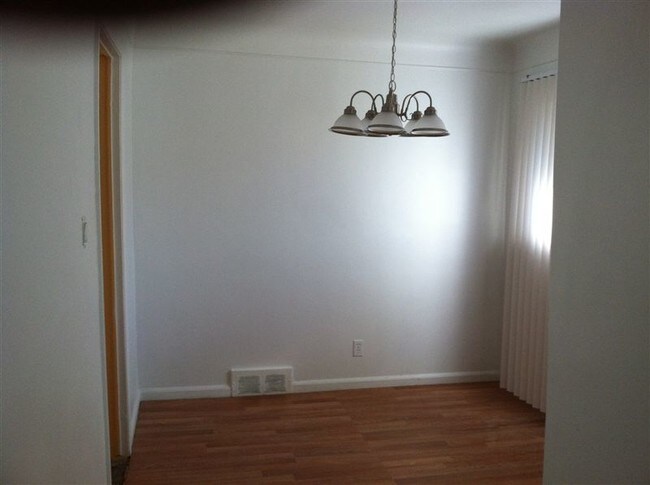 Foto del edificio - 3 br, 1.5 bath House - 19950 Burt Rd