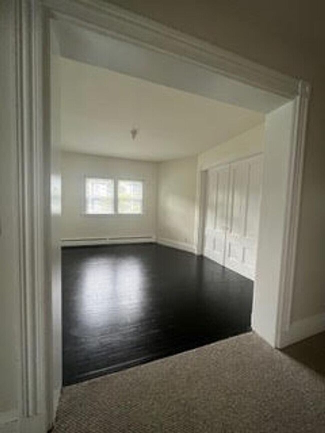 Building Photo - HOT MEDFORD LISTING!!!