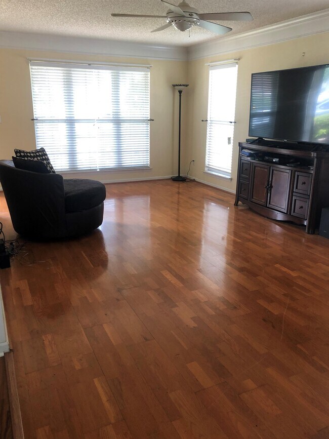 Foto del edificio - 2218 Tree Ridge Rd