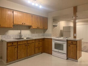 Building Photo - 419 15th Ave S