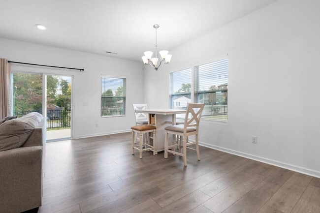 Building Photo - 2 Saltford Ln