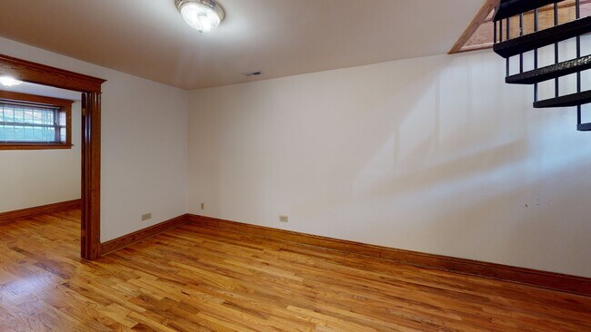 Foto del edificio - 3912 N Greenview Ave