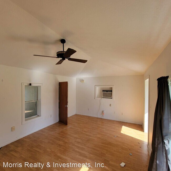 Building Photo - 1 br, 1 bath House - 33 1/2 E Pendleton Ave