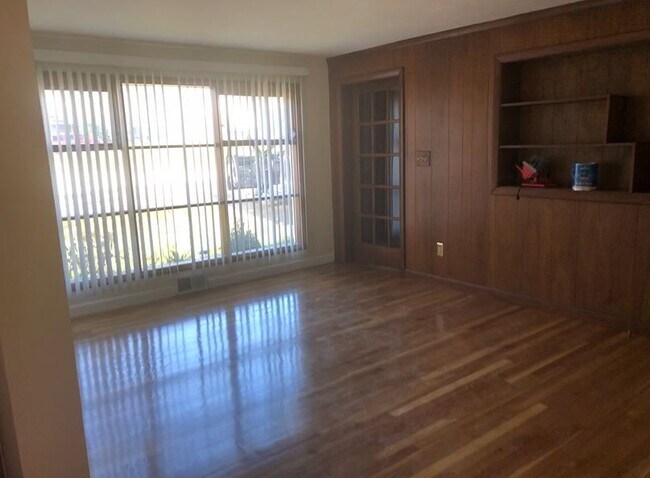 living room - 175 Crescent St