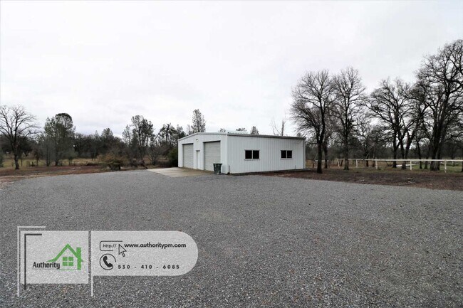 Foto del edificio - 21221 El Toro - Country living at it's bes...