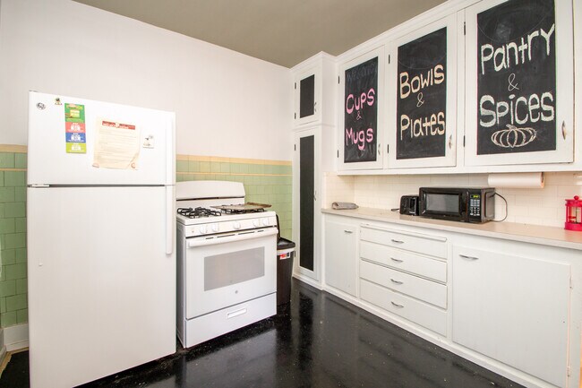 Building Photo - 1411 W Barker Ave