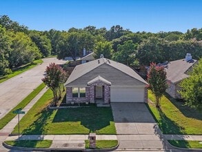Building Photo - 8212 Canoe Ridge Ln