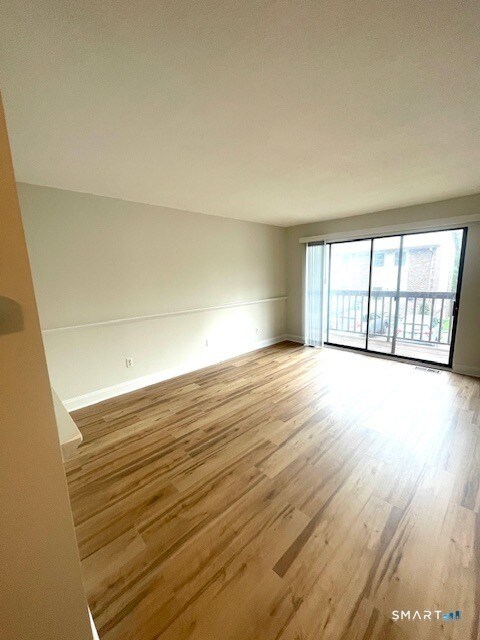 Foto del edificio - 372 Knapps Hwy