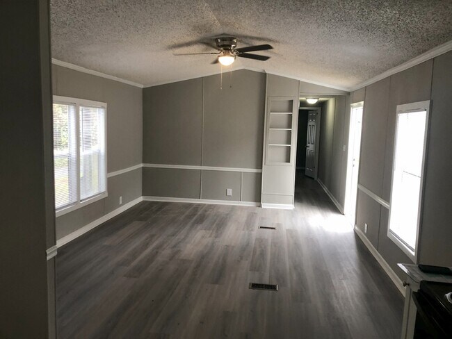 Foto del edificio - 295 E Wright St