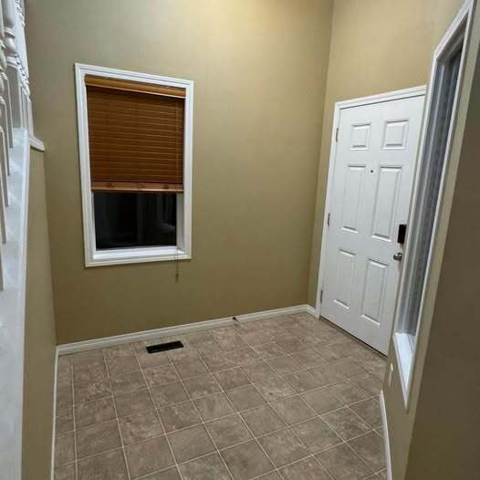 Photo du bâtiment - 118 Luxstone Rd SW