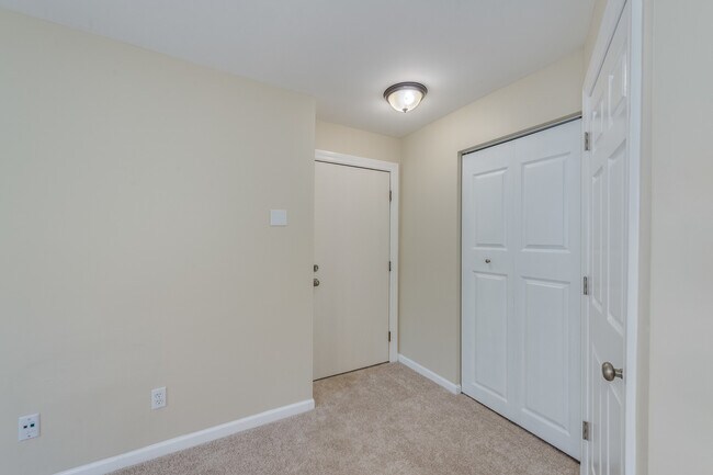 Foto del edificio - 665 Thorntree Ct