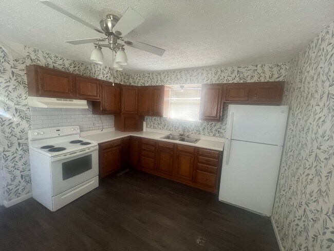 Building Photo - Updated Large 1 Bed/ 1 Bath in Gallipolis City