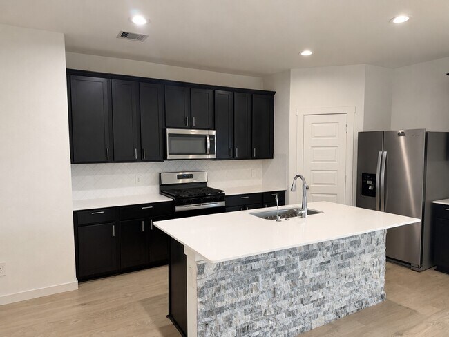 Building Photo - 30014 Violet sky Wy