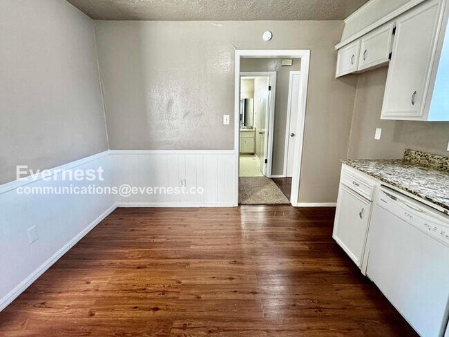 Foto del edificio - 8131 E 65th Pl