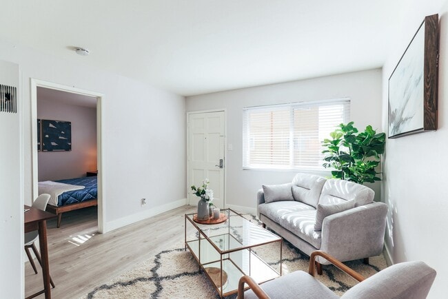 Building Photo - Niles Station