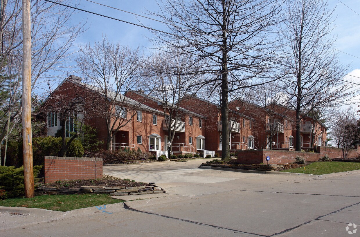 Vista de calle - Juno Place Townhomes