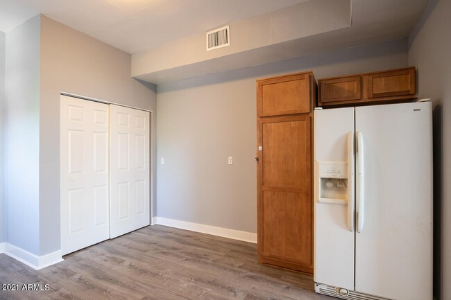 Building Photo - 137 N 11th Ave