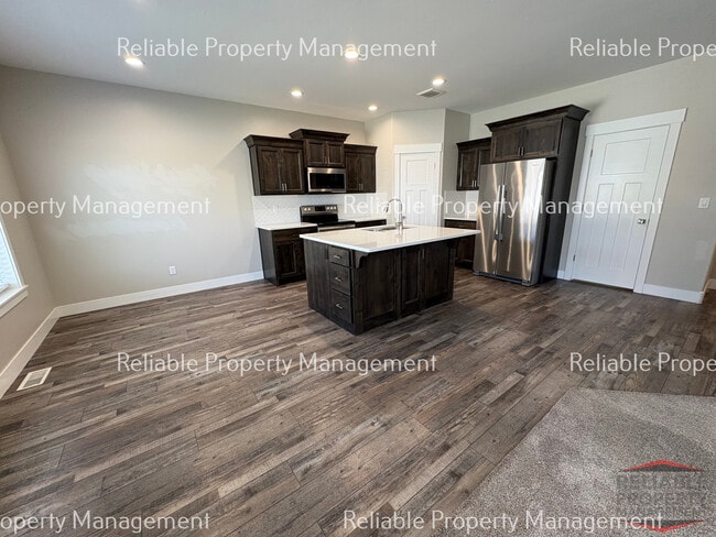 Building Photo - 1042 Villa Vista Dr