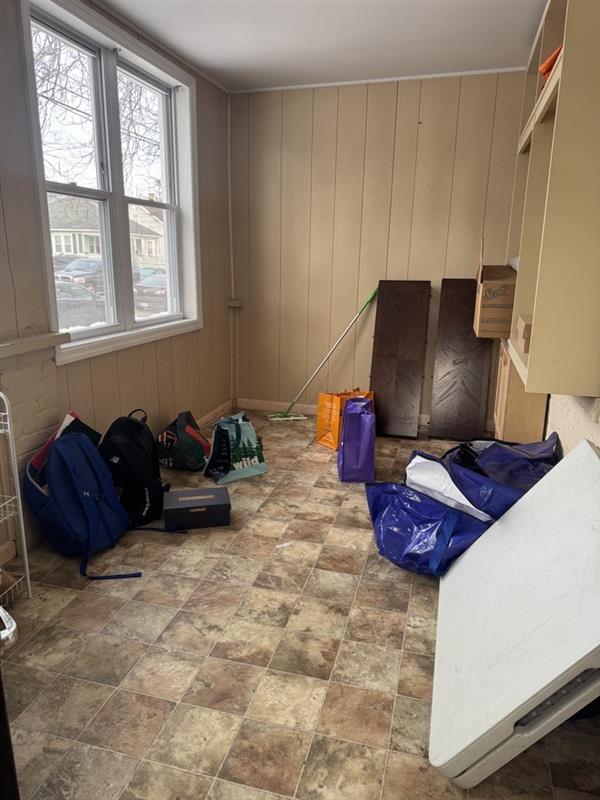 Porche delantero de tres estaciones - 203 Denver St