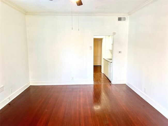 Building Photo - 210 S Rosemont Ave