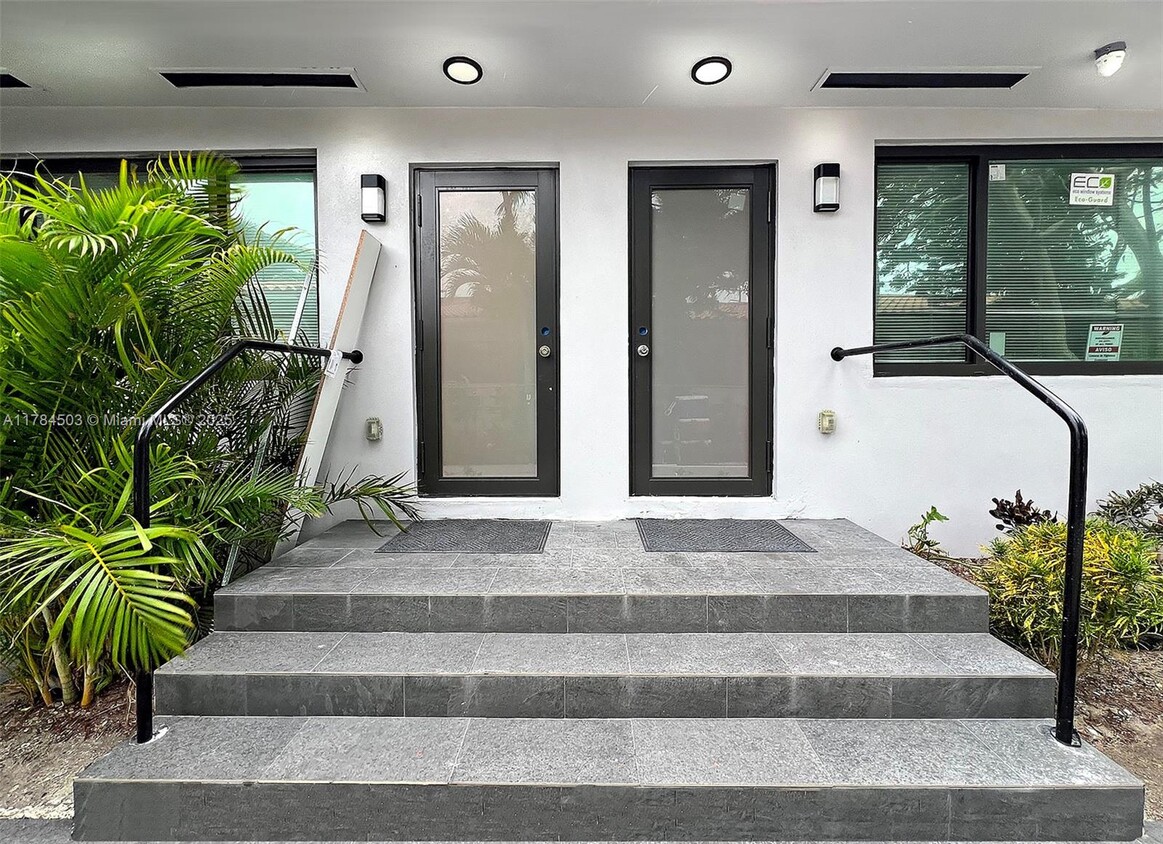Foto principal - 8333 Harding Ave