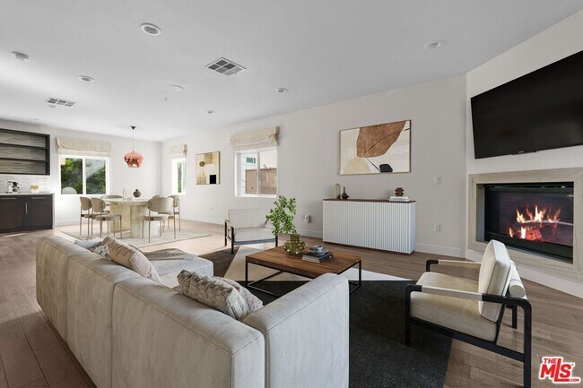 Foto del edificio - 1745 S Barrington Ave