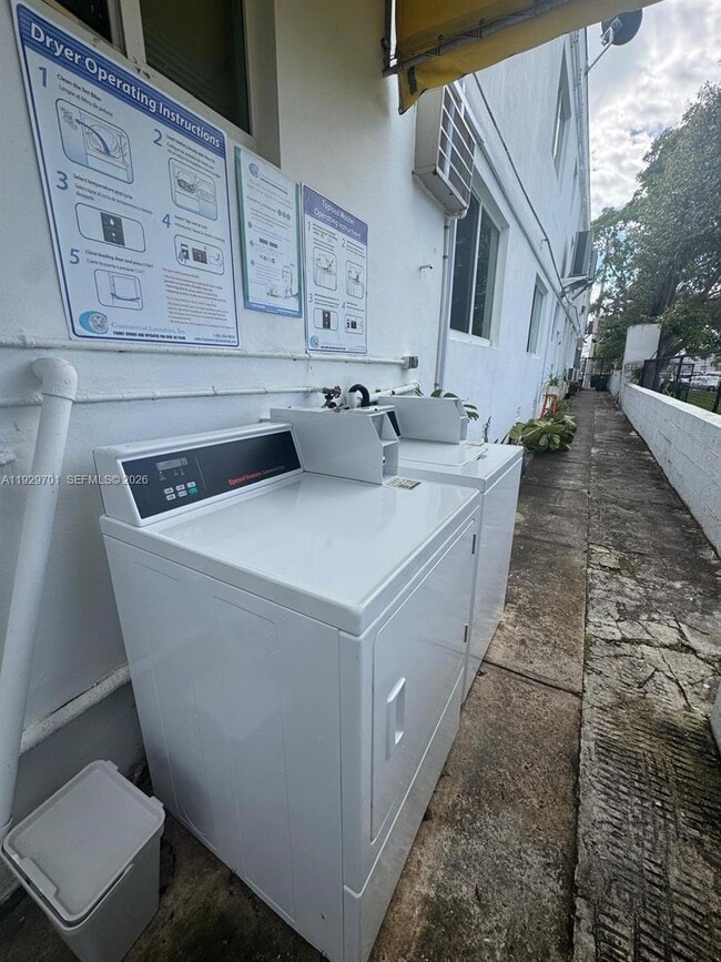 Building Photo - 6941 Bay Dr