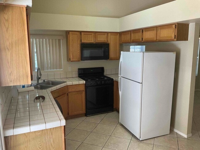 Building Photo - 4917 Braeburn Dr