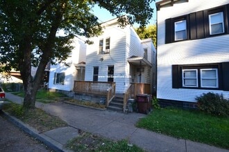 Building Photo - 310 E 16th St
