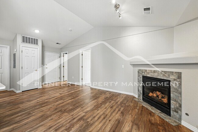 Building Photo - Updated Condo with Central AC!