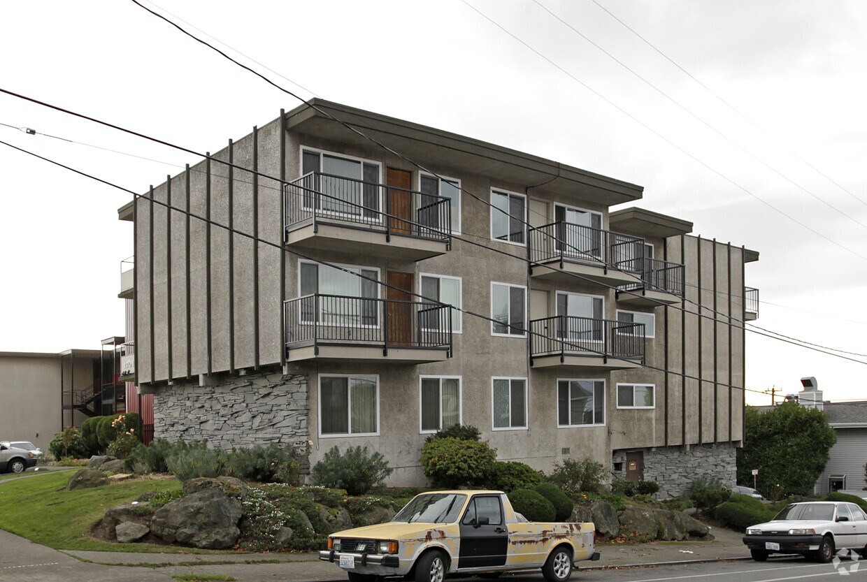 Building Photo - 1701 13th Ave S