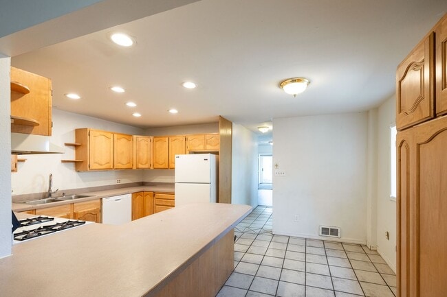 Building Photo - Quaint 4 Bed 2 Bath Home in Pocatello!