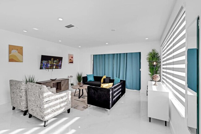 Foto del edificio - 17835 NE 6th Ave