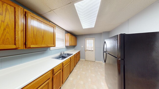 Foto del edificio - 219-221 Lucas Rd