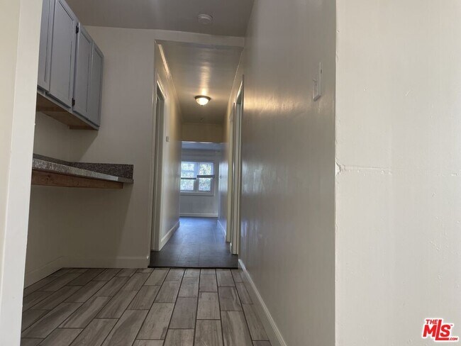 Foto del edificio - 2309 S Budlong Ave