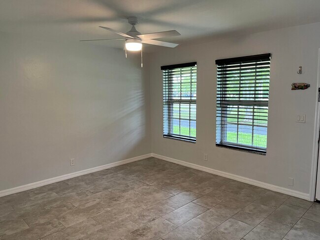 Foto del edificio - 244 Cypress Ln