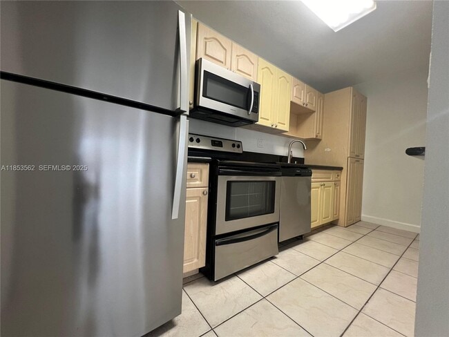 Foto del edificio - 4660 NW 79th Ave