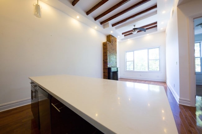 Building Photo - Spacious 3 Bedroom 2 Bath!