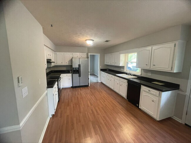 Photo - 105 Kimberly Dr House