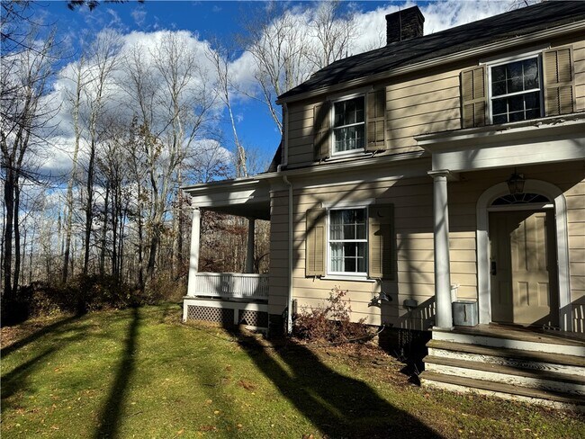 Foto del edificio - 221 Centennial Farm Ln